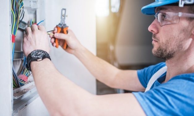 cropped-technik-elektryczny_1426-1355-1.jpg